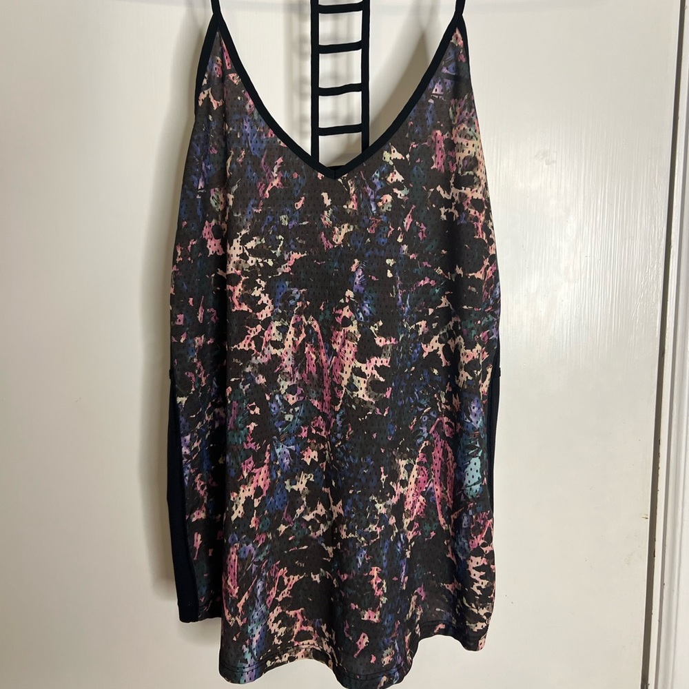 Flowy lululemon tank